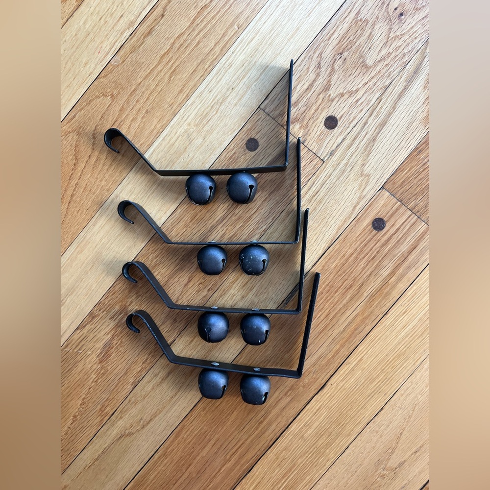 4 stocking holders